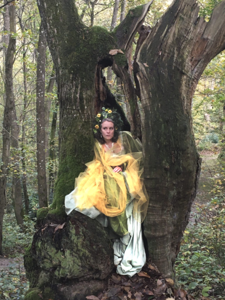 Tournage en extérieur avec Perrine Alizard, la magicienne. Fred Di noto à la réalisation.